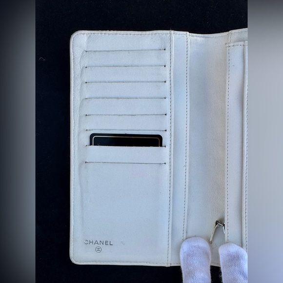 Chanel Diamond Stitch Quilted Wallet White Silver with Holo, Card and box - Picture 8 of 14
